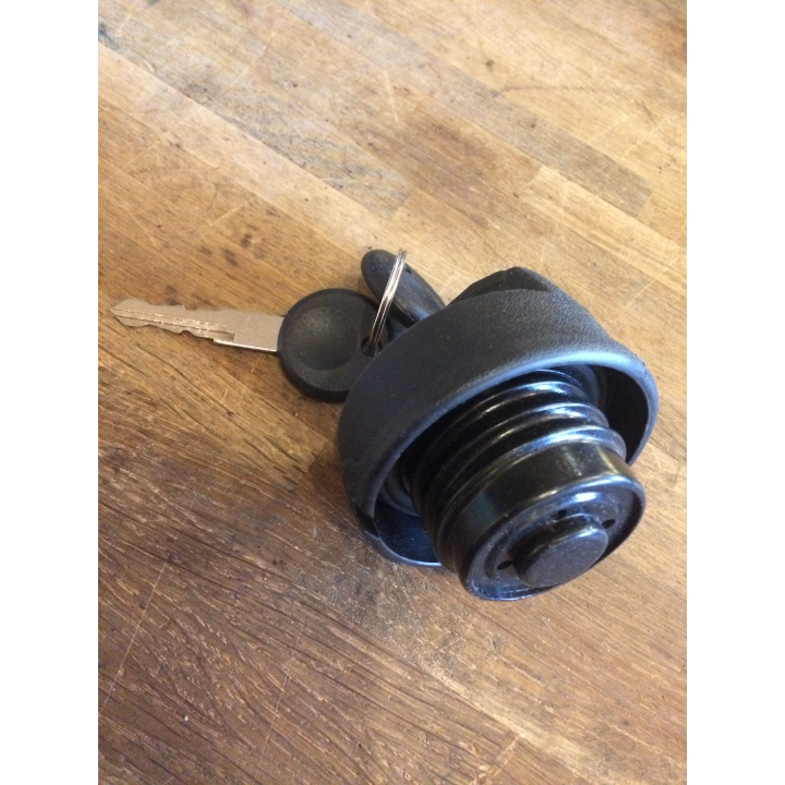 CULTWERK GAS CAP, LOCKABLE